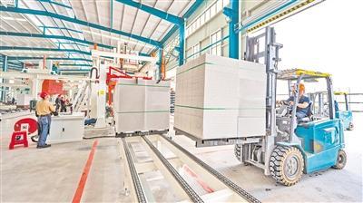 当阳市规上企业一季度建筑砌块产销两旺，助推工业产值突破200亿元大关